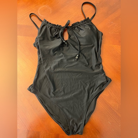 Aerie One Piece Swim Suit Black Ruffle MEDIUM - Picture 1 of 4